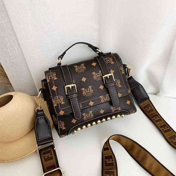 2022 factory wholesale new model women's portable style ins broadband small square bags
2022 factory wholesale new model women's portable style ins broadband small square bags