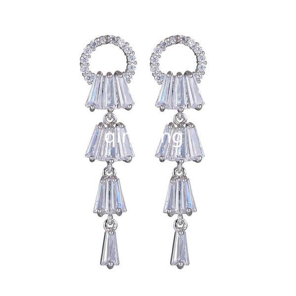 crystal cubic zirconia long fringed inlaid earrings korean version of the evening fashion online wholesale charm, Golden
crystal cubic zirconia long fringed inlaid earrings korean version of the evening fashion online wholesale charm, Golden