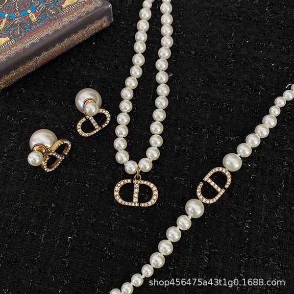 d / di family korean style inlaid brick earrings star same cd letter pearl earrings female s925 silver needle, Golden
d / di family korean style inlaid brick earrings star same cd letter pearl earrings female s925 silver needle, Golden