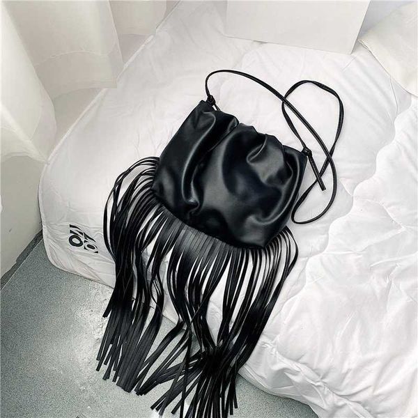 large capacity net red tassel women's korean version simple trend ins one shoulder fashion popular messenger bag
large capacity net red tassel women's korean version simple trend ins one shoulder fashion popular messenger bag