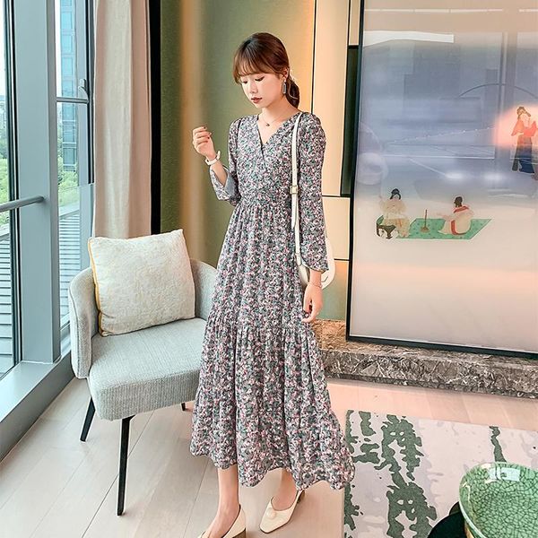 casual dresses real s 2021 korean floral dress women's autumn chiffon a with big swing and calf belly, Black;gray
casual dresses real s 2021 korean floral dress women's autumn chiffon a with big swing and calf belly, Black;gray