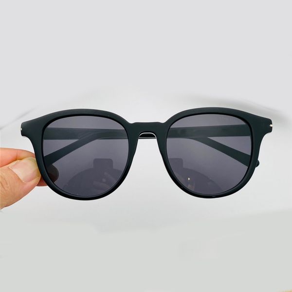 752 new fashion women and men sunglasses small frame charming style popular simple uv400 outdoor glasses with case quality, White;black
752 new fashion women and men sunglasses small frame charming style popular simple uv400 outdoor glasses with case quality, White;black
