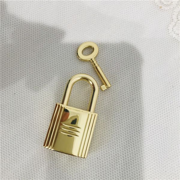 luggage lock hardware accessories fashion luxury bag accessories can be wholesale in two colors, Black
luggage lock hardware accessories fashion luxury bag accessories can be wholesale in two colors, Black
