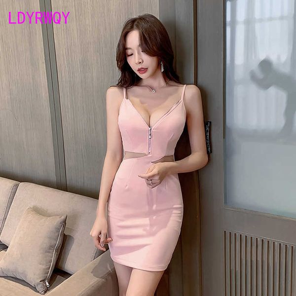 nightclub fashion deep v slim package hip strap temperament feminine dress sleeveless zippers office lady 210603, Black;gray
nightclub fashion deep v slim package hip strap temperament feminine dress sleeveless zippers office lady 210603, Black;gray