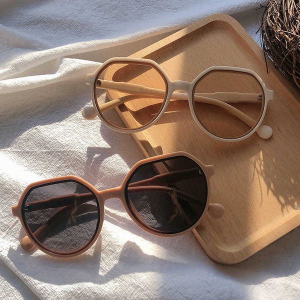 2021 new all-match style trend custom sunglasses frame round frames sun glasses in trend sweet color large frames sunglasses glasses wholesa, White;black
2021 new all-match style trend custom sunglasses frame round frames sun glasses in trend sweet color large frames sunglasses glasses wholesa, White;black