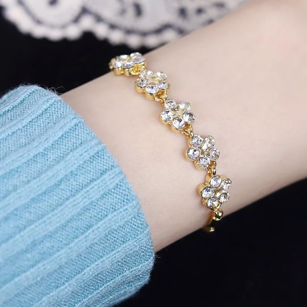 charm bracelets fashion temperament beautiful zircon petal pentagram bracelet adjustable wedding bridal jewelry female gift, Golden;silver
charm bracelets fashion temperament beautiful zircon petal pentagram bracelet adjustable wedding bridal jewelry female gift, Golden;silver