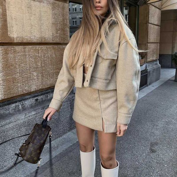 women's jackets woman casual beige loose woolen shirt coat 2021 autumn female solid oversized short ladies long sleeve button outwear, Black;brown
women's jackets woman casual beige loose woolen shirt coat 2021 autumn female solid oversized short ladies long sleeve button outwear, Black;brown