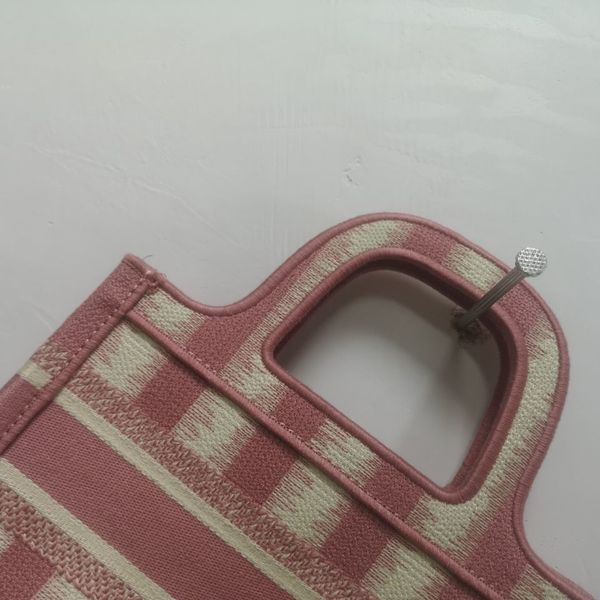 2021 new mininote mini tot star same pink stripe 3d embroidery handbag designers bags ysj
2021 new mininote mini tot star same pink stripe 3d embroidery handbag designers bags ysj