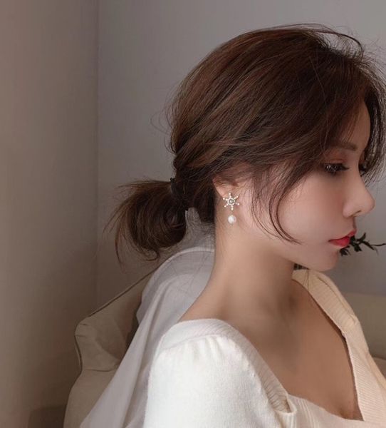 micro inlaid zircon pearl chandelier small snowflake earrings, Silver 
micro inlaid zircon pearl chandelier small snowflake earrings, Silver