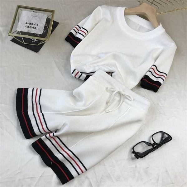 chic contrast color stripe shorts knitted two-piece suit women slim sleeve t-shirt elastic waist pants summer sets 210522, White
chic contrast color stripe shorts knitted two-piece suit women slim sleeve t-shirt elastic waist pants summer sets 210522, White