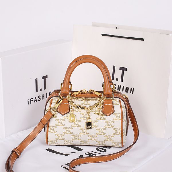 new handbags hong kong 2021 style old flower boston pillow hand one shoulder messenger leather women's bag factory direct sale
new handbags hong kong 2021 style old flower boston pillow hand one shoulder messenger leather women's bag factory direct sale
