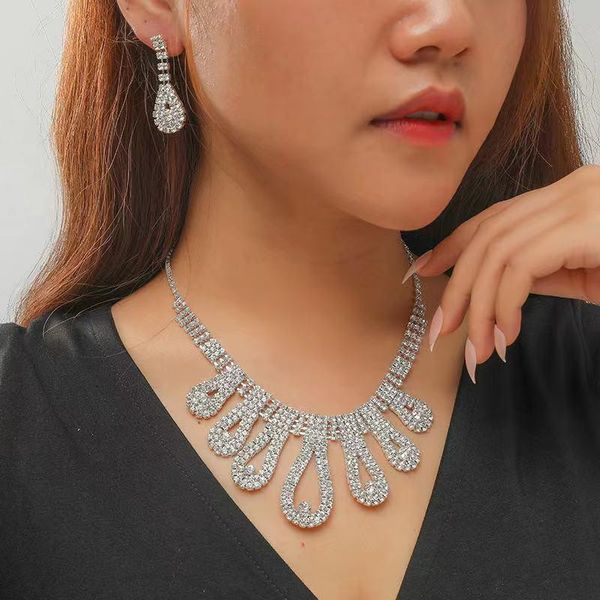 chokers women's luxury wedding ball bride crystal rhinestone necklace earring jewelry set trendy 2021, Golden;silver
chokers women's luxury wedding ball bride crystal rhinestone necklace earring jewelry set trendy 2021, Golden;silver