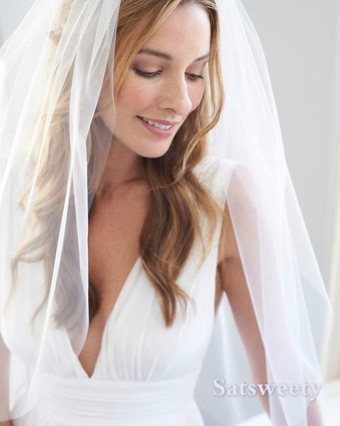 bridal veils woman 1 layers fingertip length with comb ivory/white veil for cut edge tulle wedding, Black
bridal veils woman 1 layers fingertip length with comb ivory/white veil for cut edge tulle wedding, Black