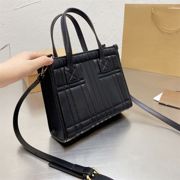high-quality luxurys crossbody bag designers totes bags shoulder handbags women cross body handbag lady fashion leather purse size 23 19 cm
high-quality luxurys crossbody bag designers totes bags shoulder handbags women cross body handbag lady fashion leather purse size 23 19 cm