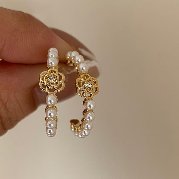 hoop & huggie 2021 classic pearl hollow camellia earrings korean fashion jewelry elegant accessories wedding girls earring for woman, Golden;silver
hoop & huggie 2021 classic pearl hollow camellia earrings korean fashion jewelry elegant accessories wedding girls earring for woman, Golden;silver