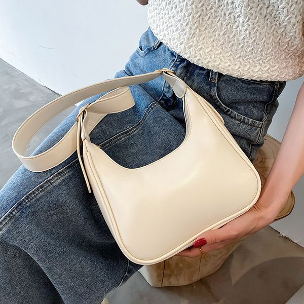 half moon design small pu leather crossbody bags for women 2021 summer simple shoulder purses lady luxury travel handbags l003
half moon design small pu leather crossbody bags for women 2021 summer simple shoulder purses lady luxury travel handbags l003