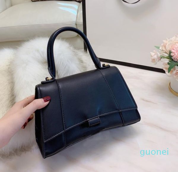 handbag ladies one shoulder fashion messenger bag classic quality leather woman wallet black white 2021
handbag ladies one shoulder fashion messenger bag classic quality leather woman wallet black white 2021