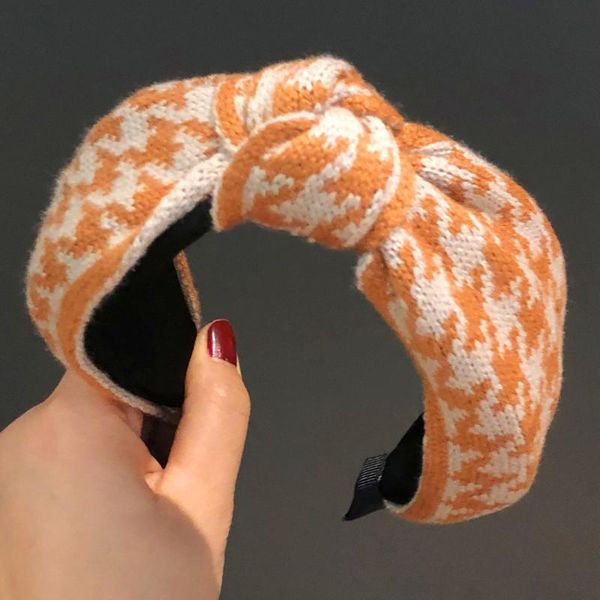 hair accessories wool wide-brimmed women's band houndstooth knotted in the middle, simple and versatile head
hair accessories wool wide-brimmed women's band houndstooth knotted in the middle, simple and versatile head
