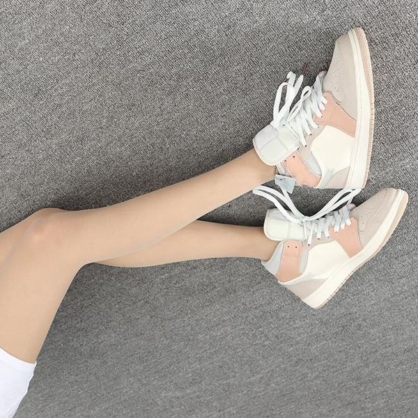 good quality 1 mid sail light bone string shimmer golf shoes mens designer trainers schoenen
good quality 1 mid sail light bone string shimmer golf shoes mens designer trainers schoenen