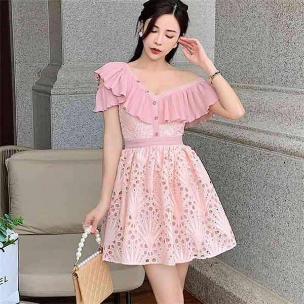 summer runway design dresses woman asymmettical neck high waist clothing ruffles sleeve lace party mini 210519, Black;gray
summer runway design dresses woman asymmettical neck high waist clothing ruffles sleeve lace party mini 210519, Black;gray