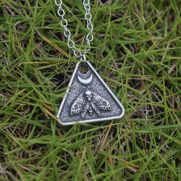 pendant necklaces sanlan 1pcs tiny triangel moth butterfly necklace under the moon, Silver
pendant necklaces sanlan 1pcs tiny triangel moth butterfly necklace under the moon, Silver