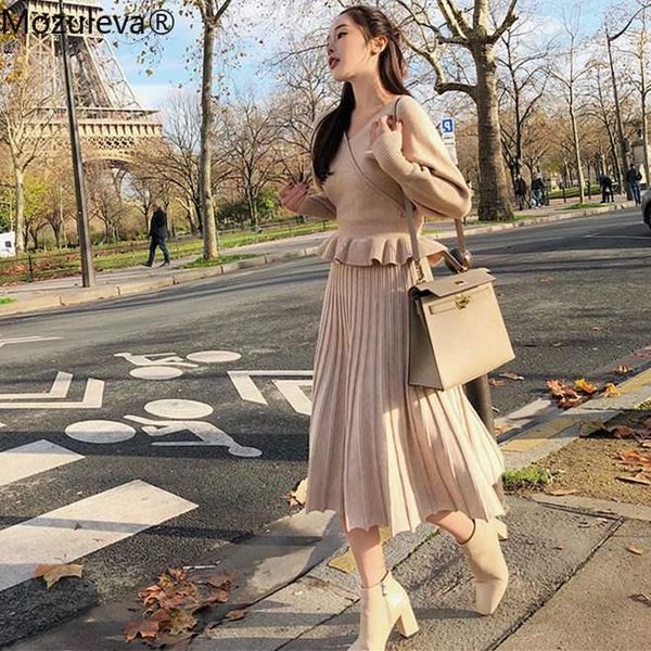 two piece dress arrival winter women long sleeve v neck ruflles knitted sweater skirt suits + pleated elastic waist, White
two piece dress arrival winter women long sleeve v neck ruflles knitted sweater skirt suits + pleated elastic waist, White