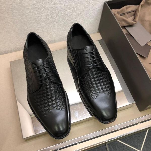 calfskin water dyed goodyear handmade the whole leather is injected into soles dress shoes, Black
calfskin water dyed goodyear handmade the whole leather is injected into soles dress shoes, Black