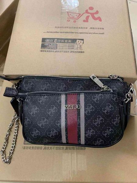 gs2021 popular new texture splicing embossing detachable child mother multi-purpose two in one shoulder bag
gs2021 popular new texture splicing embossing detachable child mother multi-purpose two in one shoulder bag