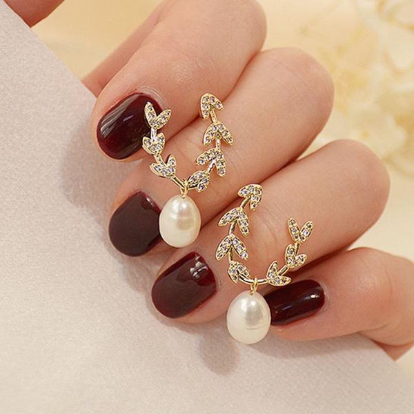 stud vintage exquisite leaf pearl earrings for women designer creativity s925 needle luxury jewelry zircon gift, Golden;silver
stud vintage exquisite leaf pearl earrings for women designer creativity s925 needle luxury jewelry zircon gift, Golden;silver