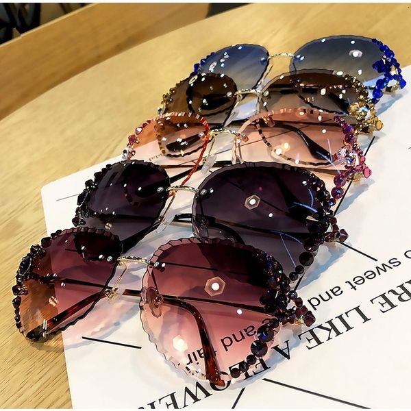 summer sunglasses fashion rimless luxury rhinestone women 2021 vintage bling sun glasses shades for gafas de sol mujer uv400, White;black
summer sunglasses fashion rimless luxury rhinestone women 2021 vintage bling sun glasses shades for gafas de sol mujer uv400, White;black