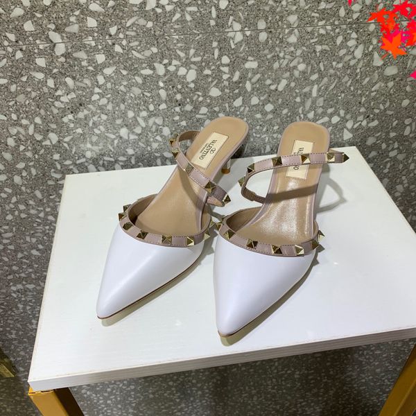 2021 designer luxurys slippers women sandals fashion beach shoes flip flops flat non-slip classical hole slipper with box size 35-41 -g0535, Black
2021 designer luxurys slippers women sandals fashion beach shoes flip flops flat non-slip classical hole slipper with box size 35-41 -g0535, Black