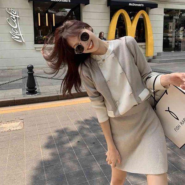 autumn o neck sweater set outfit 2 piece women long sleeve pearl button knitted pullover + hight waist sheath skirt suit 210514, White
autumn o neck sweater set outfit 2 piece women long sleeve pearl button knitted pullover + hight waist sheath skirt suit 210514, White