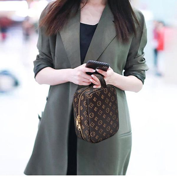 simple storage bag for business trip waterproof handbag women's cosmetic portable wash bags & cases
simple storage bag for business trip waterproof handbag women's cosmetic portable wash bags & cases