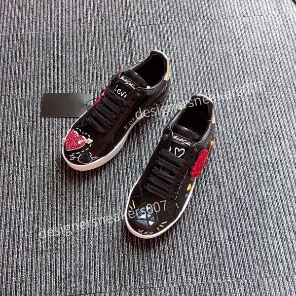 2022 designer screener dirty casual shoes boots bag leather suede black white begin fashion luxury brand printing men womens sneakers
2022 designer screener dirty casual shoes boots bag leather suede black white begin fashion luxury brand printing men womens sneakers