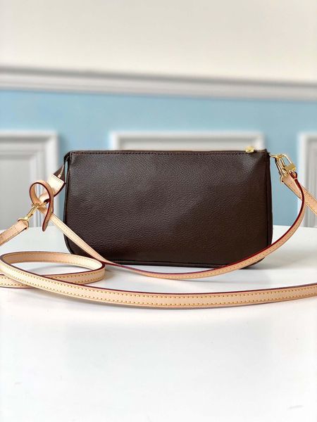 small shoulder bag,luxury designer bag,pochette accessories,classic style,made of canvas,leather trimmings,l017
small shoulder bag,luxury designer bag,pochette accessories,classic style,made of canvas,leather trimmings,l017