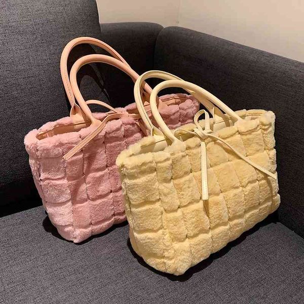bag winter brand totes luxury splicing faux fur big designer women handbags lady soft warm plush fluffy shoulder satchels bags
bag winter brand totes luxury splicing faux fur big designer women handbags lady soft warm plush fluffy shoulder satchels bags