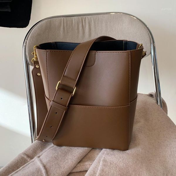 evening bags vintage bucket shoulder for women 2021 wide strap brand design pu leather office ladies crossbody handbag
evening bags vintage bucket shoulder for women 2021 wide strap brand design pu leather office ladies crossbody handbag