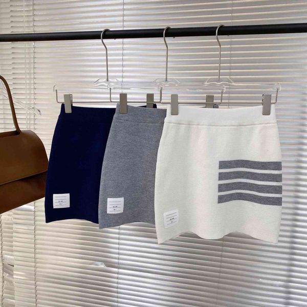 dress skirt tb spring and summer four bar waffle knitted wool half women's high waist slim wrap hip middle simple women, Black;gray
dress skirt tb spring and summer four bar waffle knitted wool half women's high waist slim wrap hip middle simple women, Black;gray
