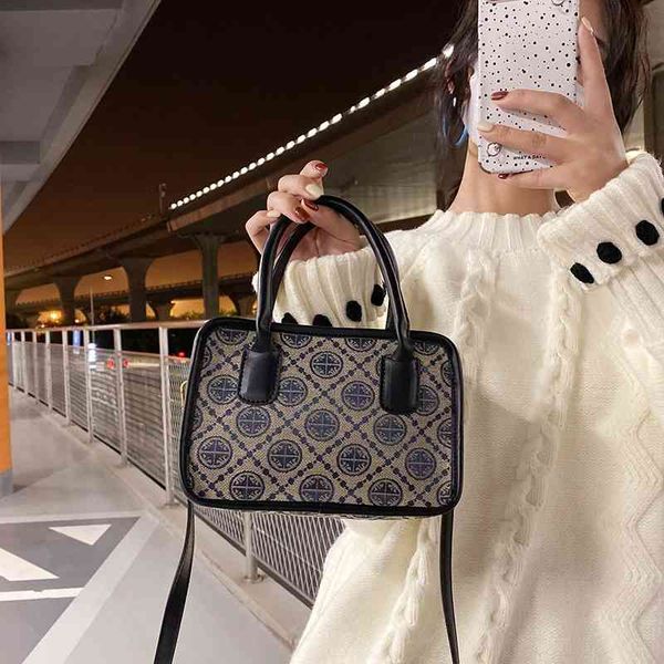 design women's new fashion one shoulder big bag high sense minority jacquard design commuter tote bag handbags
design women's new fashion one shoulder big bag high sense minority jacquard design commuter tote bag handbags