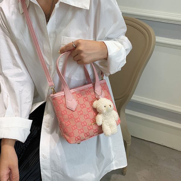 70% factory store printed 2021 bear pendant handbag korean fashion letter messenger bucket bag
70% factory store printed 2021 bear pendant handbag korean fashion letter messenger bucket bag