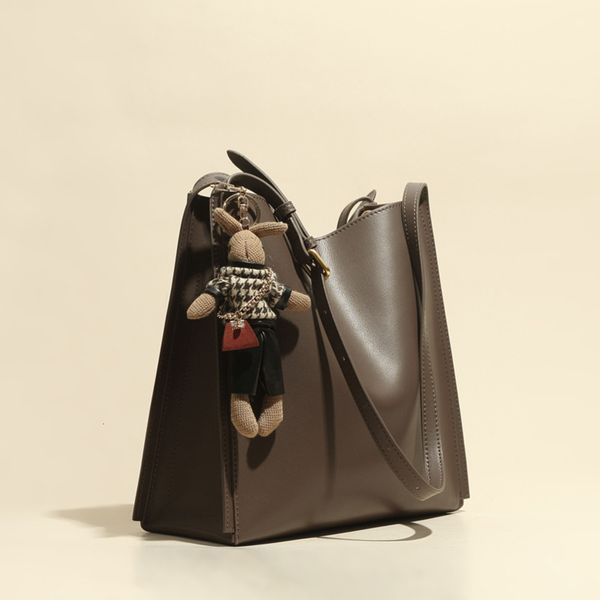 leather tote bag women's msenger 2021 spring and autumn large capacity shoulder bucket bag
leather tote bag women's msenger 2021 spring and autumn large capacity shoulder bucket bag