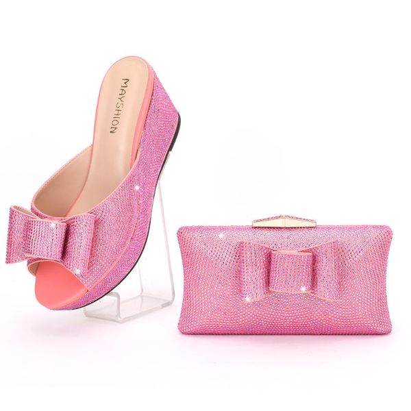 slippers 2021 italian design africa and nigeria high-heeled party crystal rhinestone wedding lady shoes hand-held straddle dinner bag, Black
slippers 2021 italian design africa and nigeria high-heeled party crystal rhinestone wedding lady shoes hand-held straddle dinner bag, Black