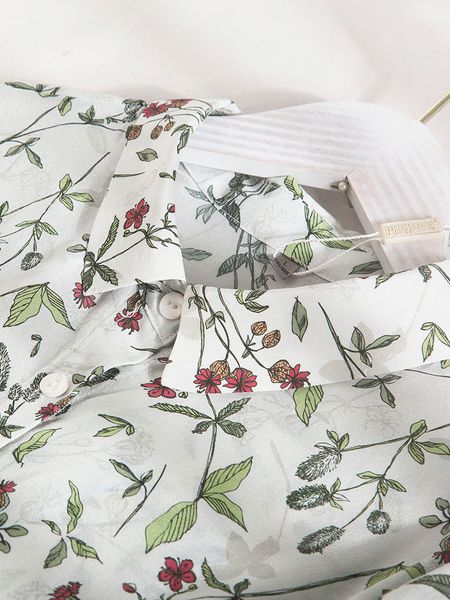 blouses suya white-bottomed shredded flower-print shirt with a round-necked long-sleeved silk ripple top 
blouses suya white-bottomed shredded flower-print shirt with a round-necked long-sleeved silk ripple top