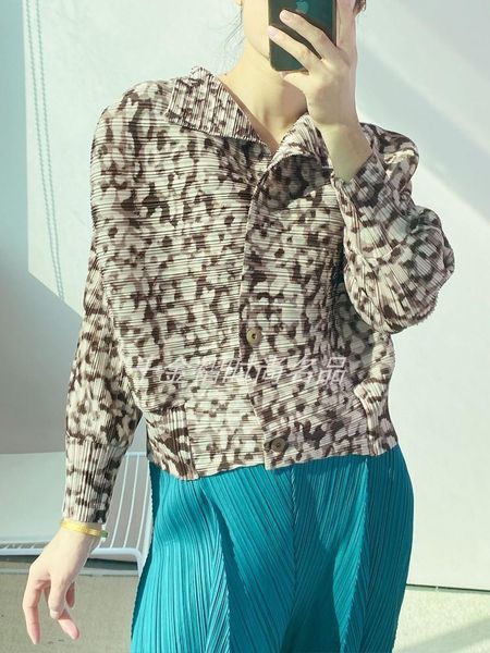 women's jackets changpleat 2022 women printed short jacket coat miyak fold fashion plus size loose bat sleeve single-breasted cardigan, Black;brown
women's jackets changpleat 2022 women printed short jacket coat miyak fold fashion plus size loose bat sleeve single-breasted cardigan, Black;brown
