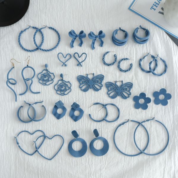 earrings new flocking geometric twist blue plush butterfly flower silver needle winter, Golden
earrings new flocking geometric twist blue plush butterfly flower silver needle winter, Golden