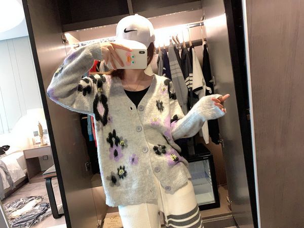 new mohair grey purple flower v-neck long sleeve knitted cardigan loose sweater women, White
new mohair grey purple flower v-neck long sleeve knitted cardigan loose sweater women, White