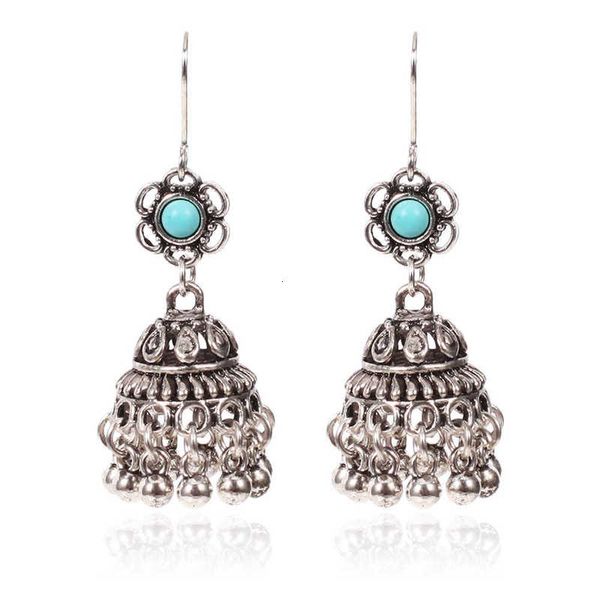 earring earrings with hollowed out flowers, colorful turquoise carved bells, exquisite earrings, metal texture and calm temperament, Golden
earring earrings with hollowed out flowers, colorful turquoise carved bells, exquisite earrings, metal texture and calm temperament, Golden