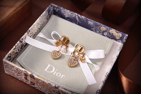 special offer 2021 luxury designer jewelry letter peach earrings 2021 new tassel love temperament chain asymmetric brass, Silver
special offer 2021 luxury designer jewelry letter peach earrings 2021 new tassel love temperament chain asymmetric brass, Silver