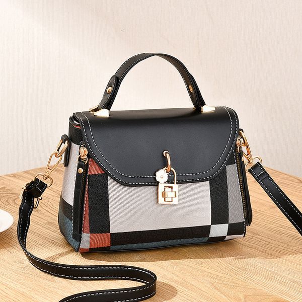 handbag women's bag 2021 korean version single shoulder portable diagonal cross fashion lattice trend, Black;red
handbag women's bag 2021 korean version single shoulder portable diagonal cross fashion lattice trend, Black;red