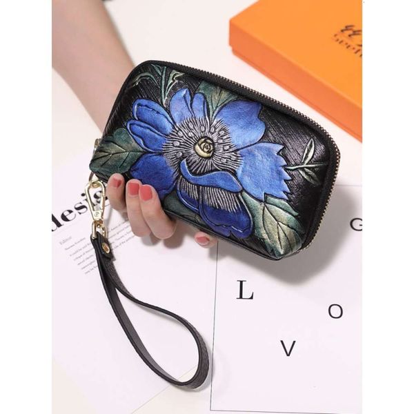 2021 leather handbag fashion mother buys vegetable small large capacity shell change, Red;black
2021 leather handbag fashion mother buys vegetable small large capacity shell change, Red;black